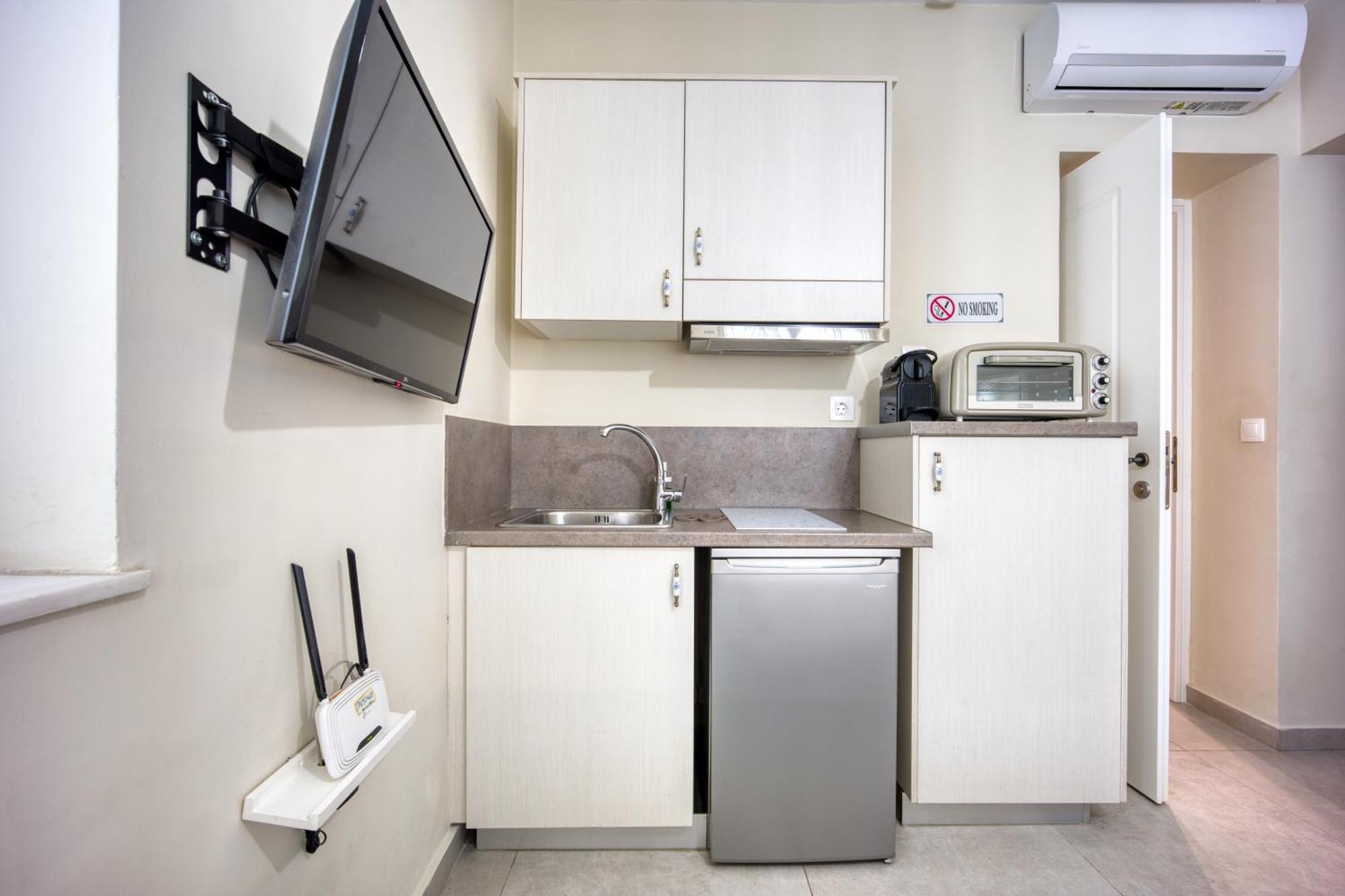 Bentzi...Boutique Apartment 1, Classic Double With Kitchenette, 2 Guests Athens Exterior photo